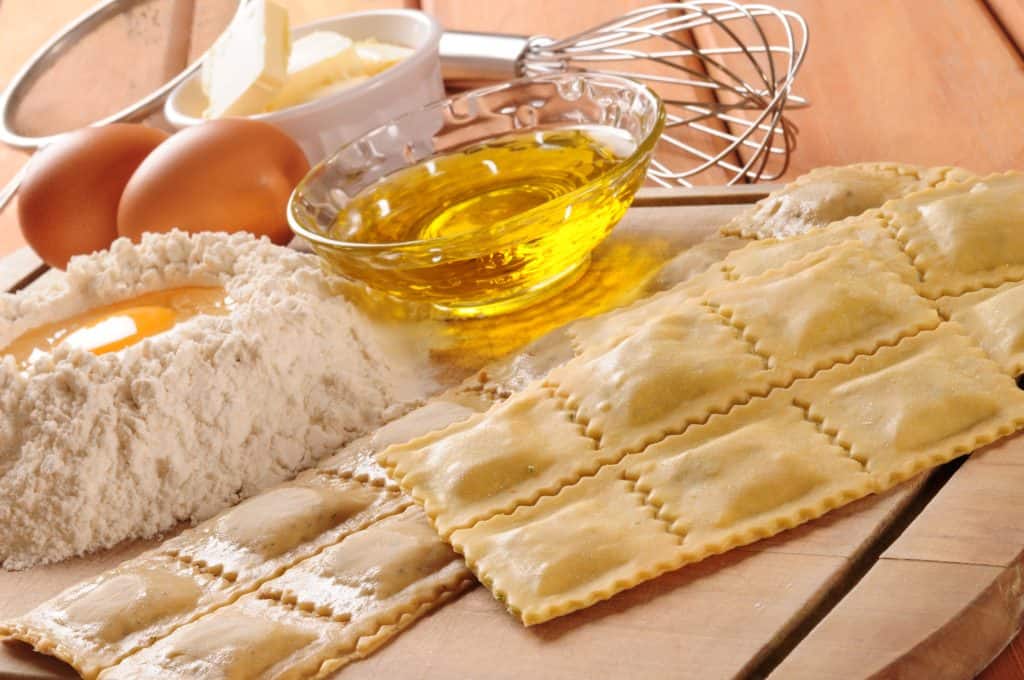 Ravioli mit Ricotta, Parmesan - Weißwein Sauce und verlorenem Ei Rezept