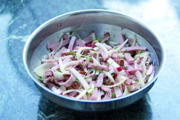 Die klassische Weißwurst als Salat