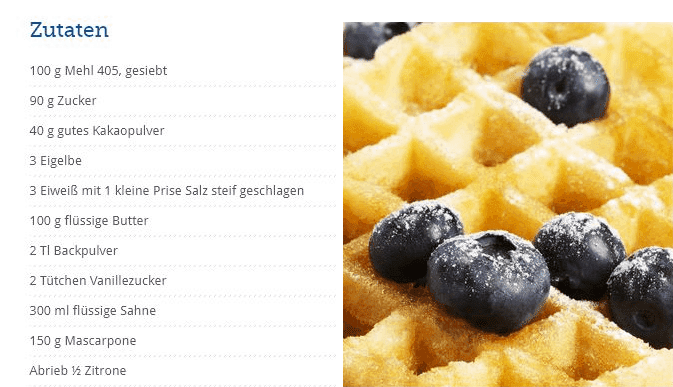 Liste von Zutaten neben einer Waffel mit frischen Blaubeeren und Puderzucker.