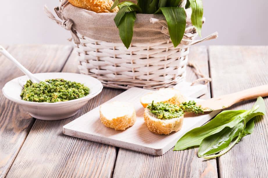 Bärlauch als Wildkraut-Zutat für beispielsweise leckere Pesto oder Bärlauch-Butter