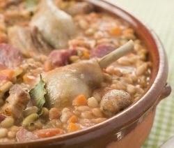 Leckeres Cassoulet: Der französische Eintopf-Klassiker mit Bohnen und diversen Fleischsorten