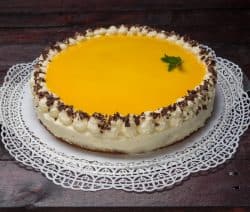 Eierlikör Torte mit Schokoladen-Streuseln und Eierlikör-Topping