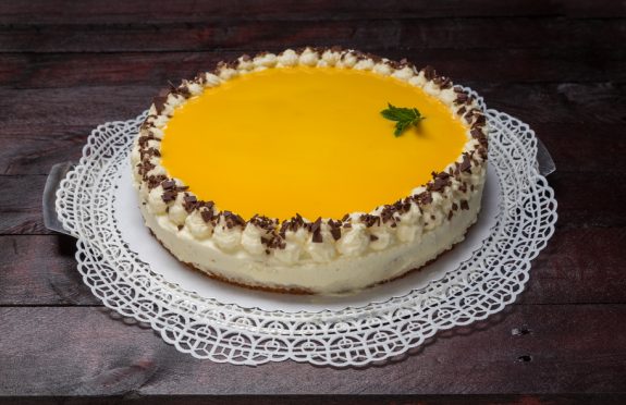 Eierlikör Torte mit Schokoladen-Streuseln und Eierlikör-Topping