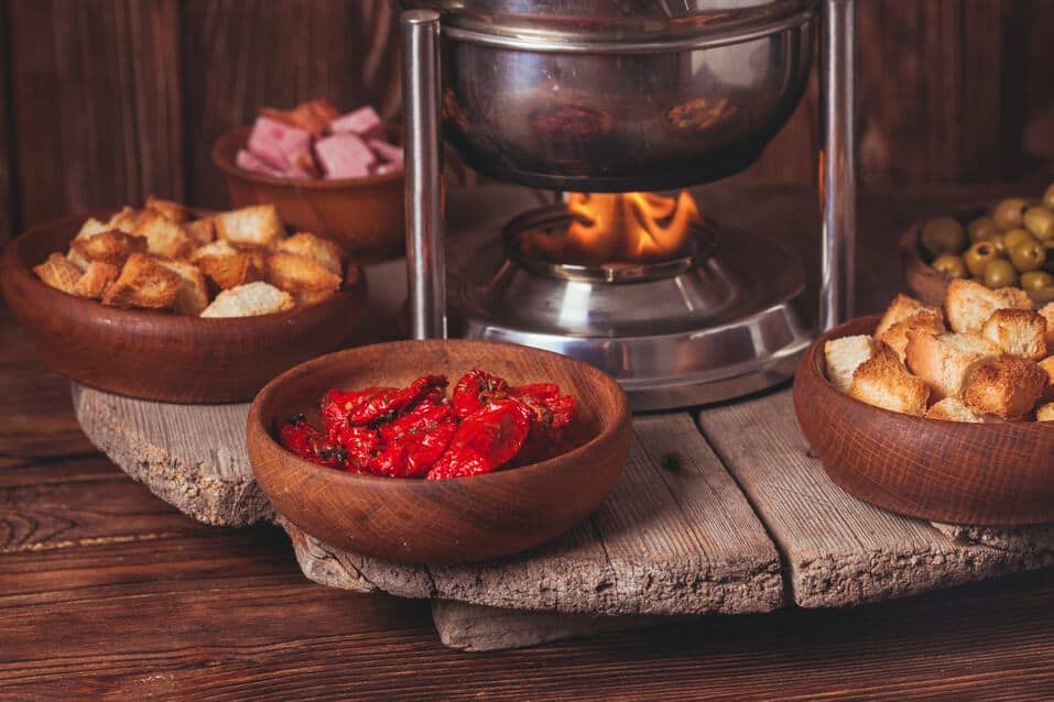 Chinesisches Fondue Chinoise: Feuertopf und Zutaten