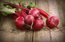 Rote Bete Carpacchio mit Ziiegenkäse und karamellisierten Walnüssen