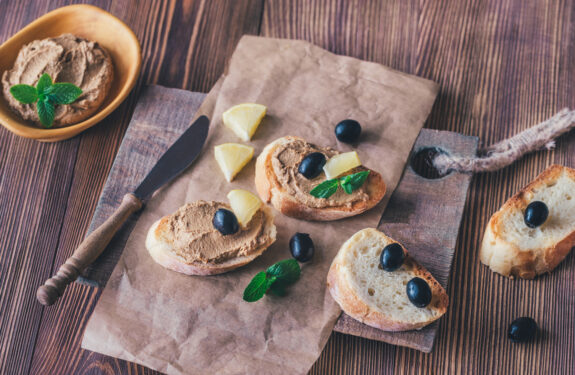 Olivenpaste auf Brot