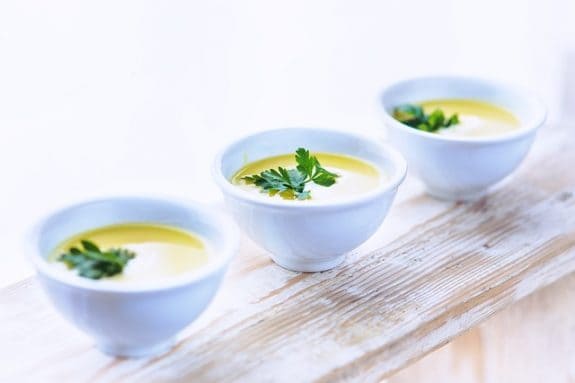 Petersilienwurzelsüppchen mit Kokosmilch