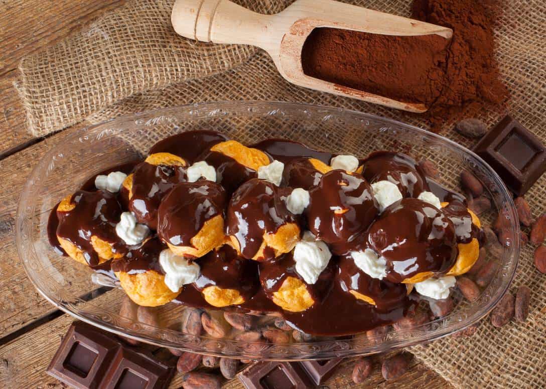 Profiteroles-Pyramide „Croque en Bouche“ mit Mandelkrokant Rezept