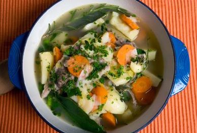 Fertig zubereiteter Slow Food Eintopf