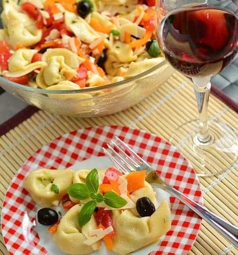 Tortellini-Salat mit Parmesan-Pesto