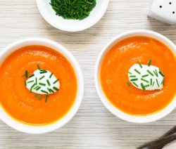 Vegane Möhrensuppe mit Ingwer