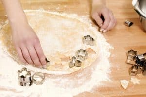 Weihnachtsplätzchen backen