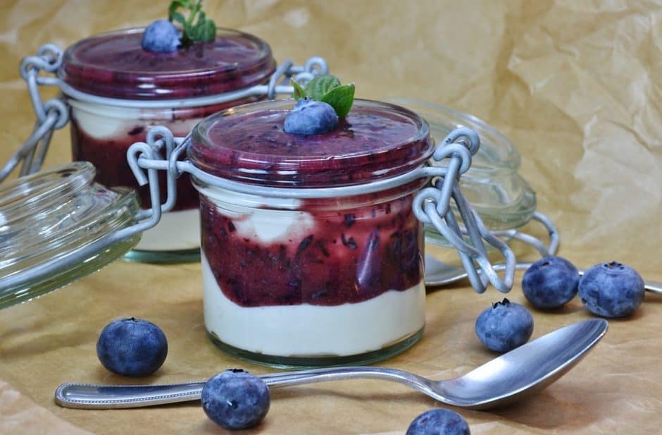 Mascarpone-Yoghurt mit Roter Grütze Rezept