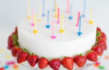 Üppige Buttercremetorte als Füllung und zum Verzieren