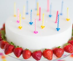 Üppige Buttercremetorte als Füllung und zum Verzieren