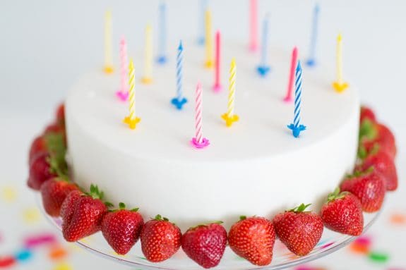 Üppige Buttercremetorte als Füllung und zum Verzieren