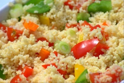 Leckerer Couscous Salat mit Tomaten und Feta