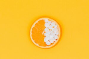 Orangenscheibe mit Tabletten 