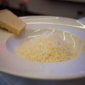 geriebener-Parmesan