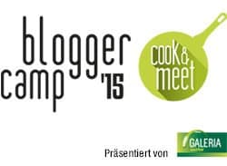Logo des Blogger Camp '15 mit grünem Pfannenmotiv und Galeria Kaufhof-Logo darunter.