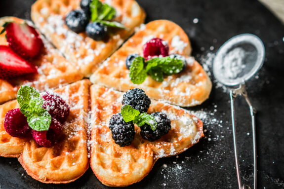 Bananenwaffeln mit Beeren
