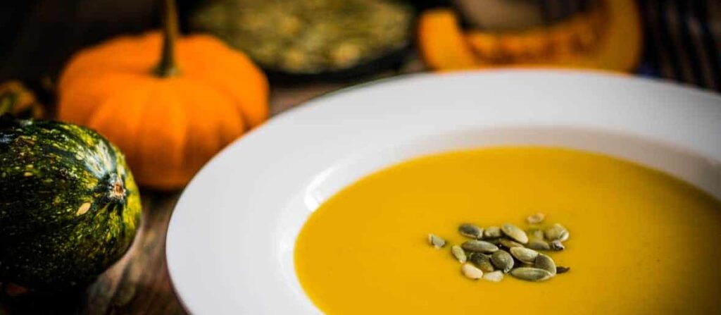 Leckere Kürbis-Orangen-Suppe mit Ingwer | GekonntGekocht Herbstrezept
