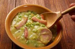 Kölsche Erbsensuppe „Ähzezupp“