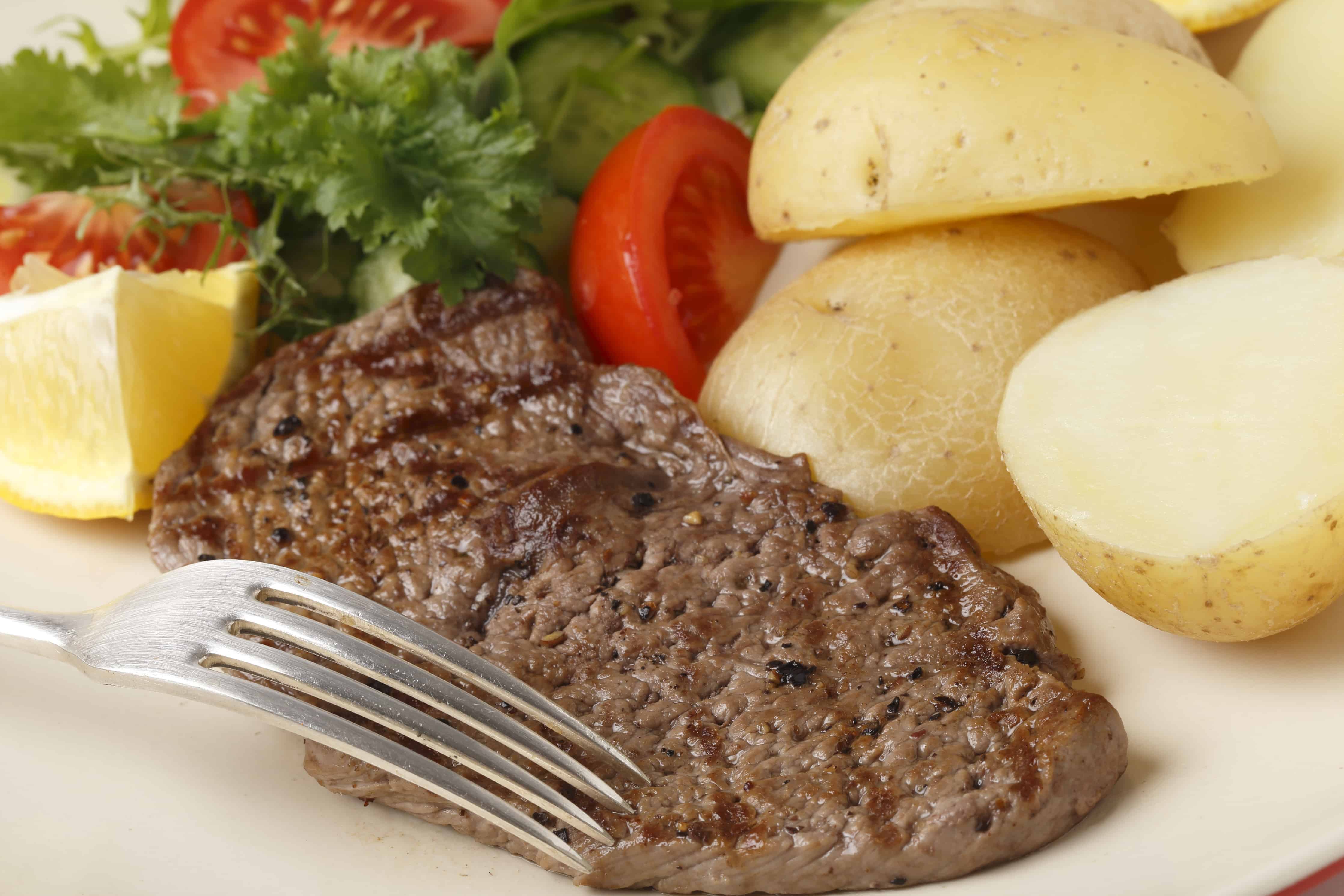 Gekonnt Gekocht - Unser Rezept für Minutensteaks mit Kartoffeln und Gemüse