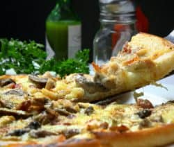 pizza-329523_1920