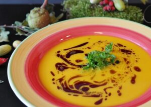 Herbstküche: kräftige kürbissuppe mit Balsamico