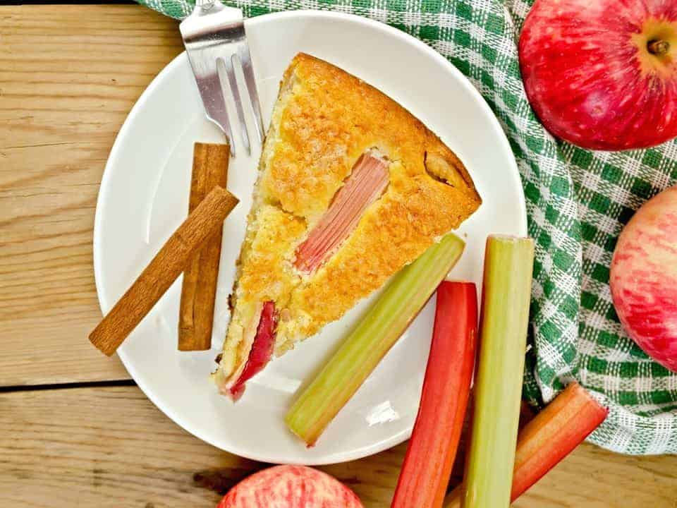 Rhabarber Quark-Rührteig-Kuchen vom Blech mit Vanille-Schmand Rezept