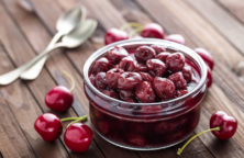 Aromatische Rumkirschen einlegen