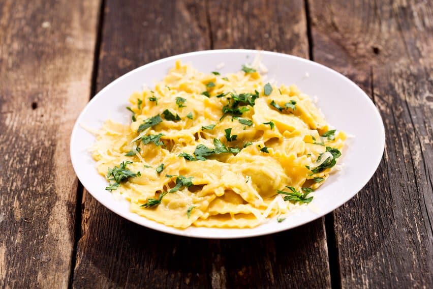 Schlutzkrapfen Ravioli mit Parmesan