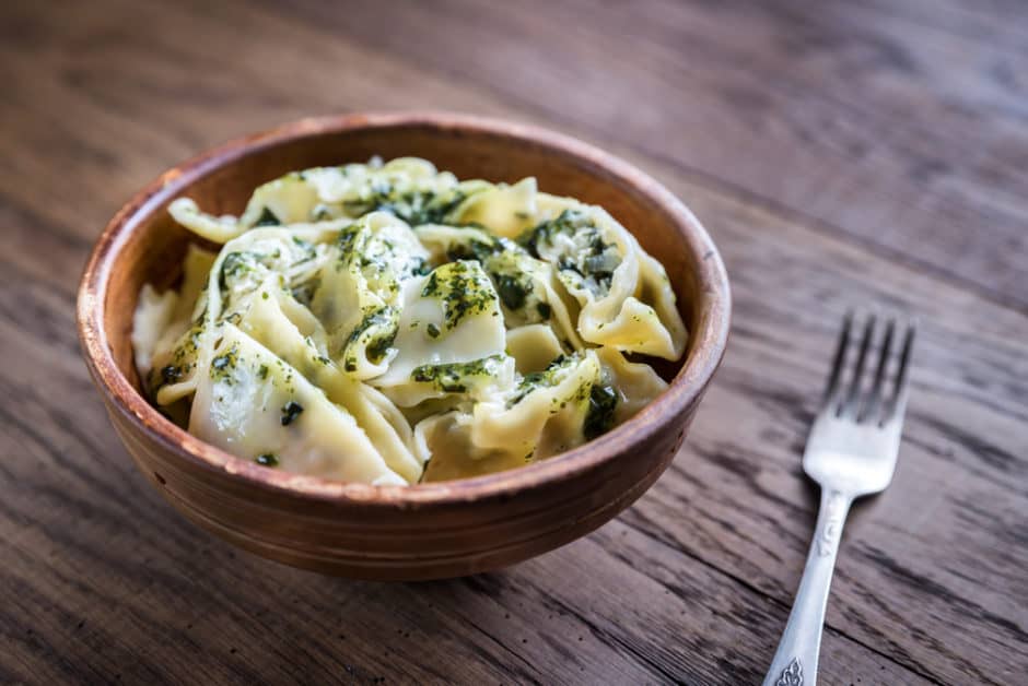 Spinat-Hackfleisch-Maultaschen im Kräutersud Rezept | GekonntGekocht