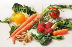Ausgewogene Ernährung mit gesunden Lebensmitteln