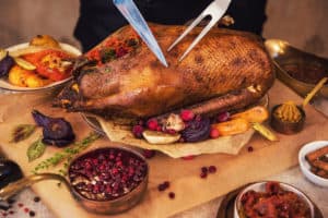 Weihnachtsgans mit Apfelfüllung-Gänse- oder Enten-Sauce